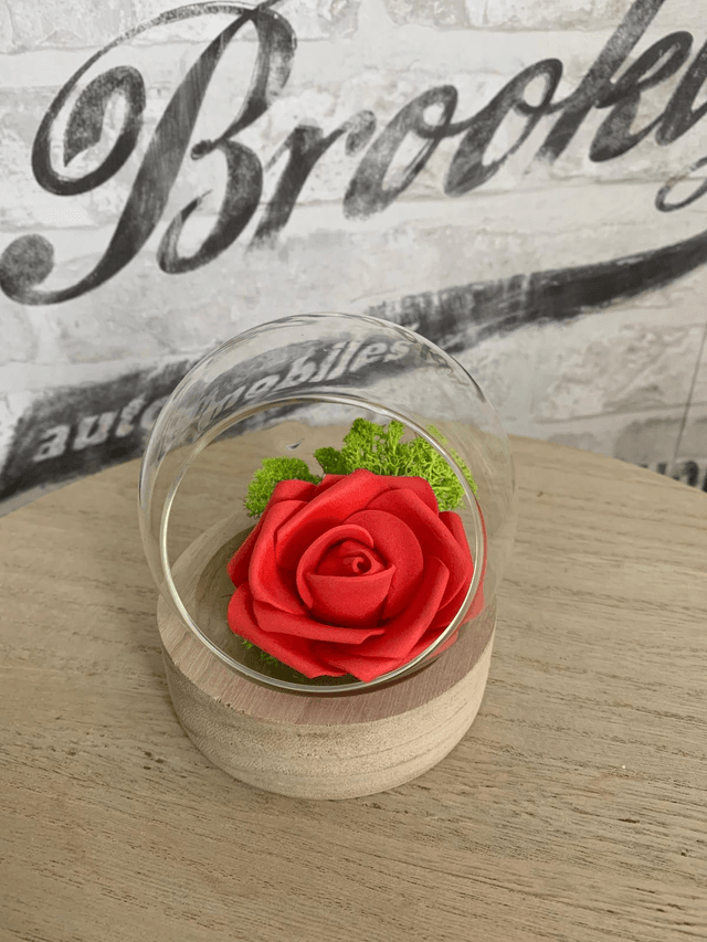Ma demi boule et son socle en bois et sa jolie rose