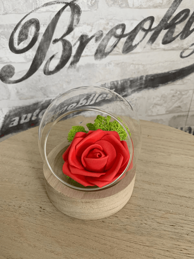 Ma demi boule et son socle en bois et sa jolie rose